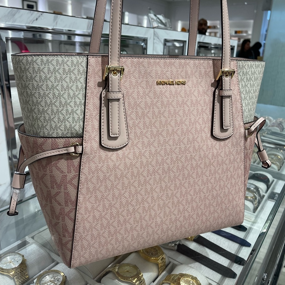 Michael Kors Voyager Lg Color-Block Signature Logo Tote
Powder Blush Multi 
NWT - Picture 11 of 16